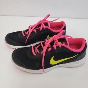 Women's Nike Size 8 core motion tr2 great condition